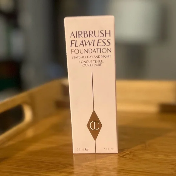 Charlotte Tilbury Airbrush Flawless Foundation - shade 4 Neutral - Picture 2 of 5